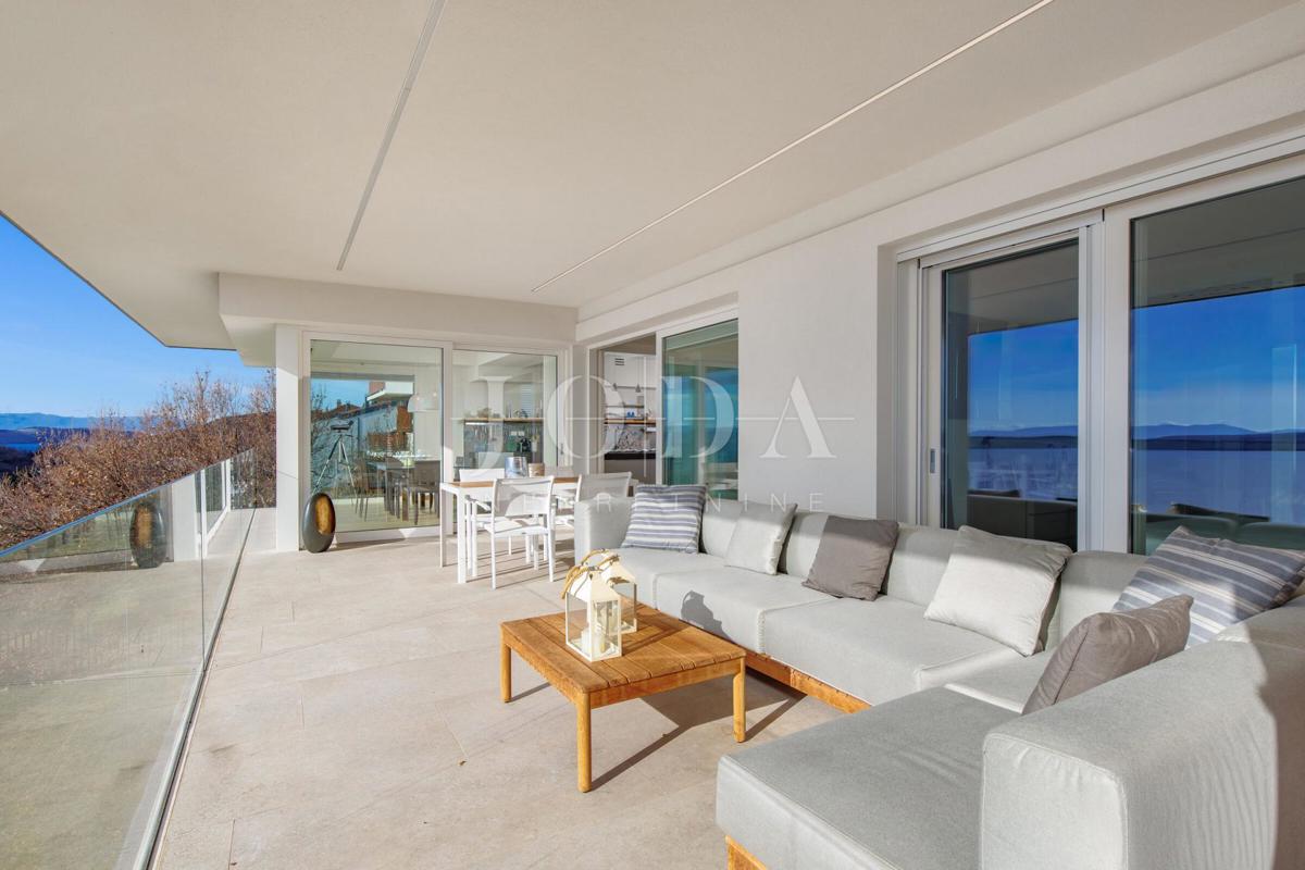 Luksuzna hiša v prvi vrsti do morja