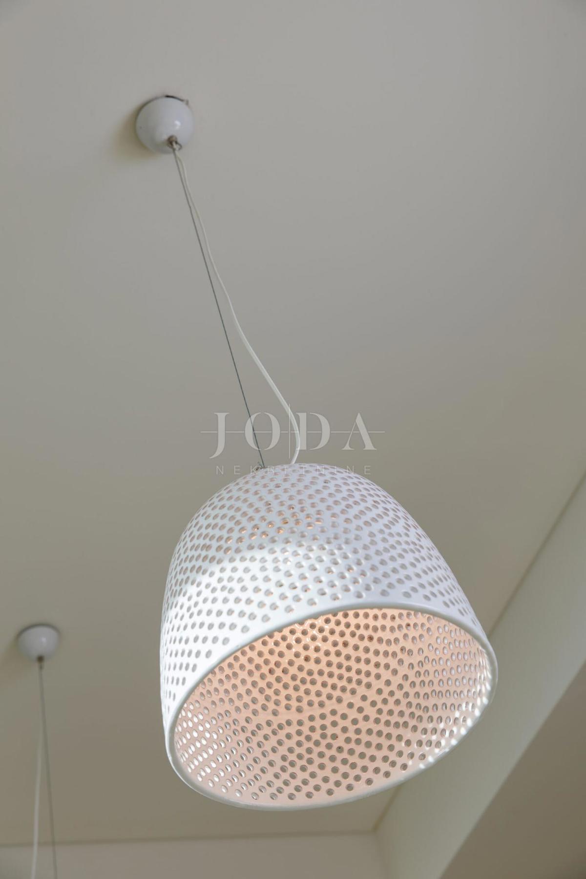 Luksuzna hiša v prvi vrsti do morja