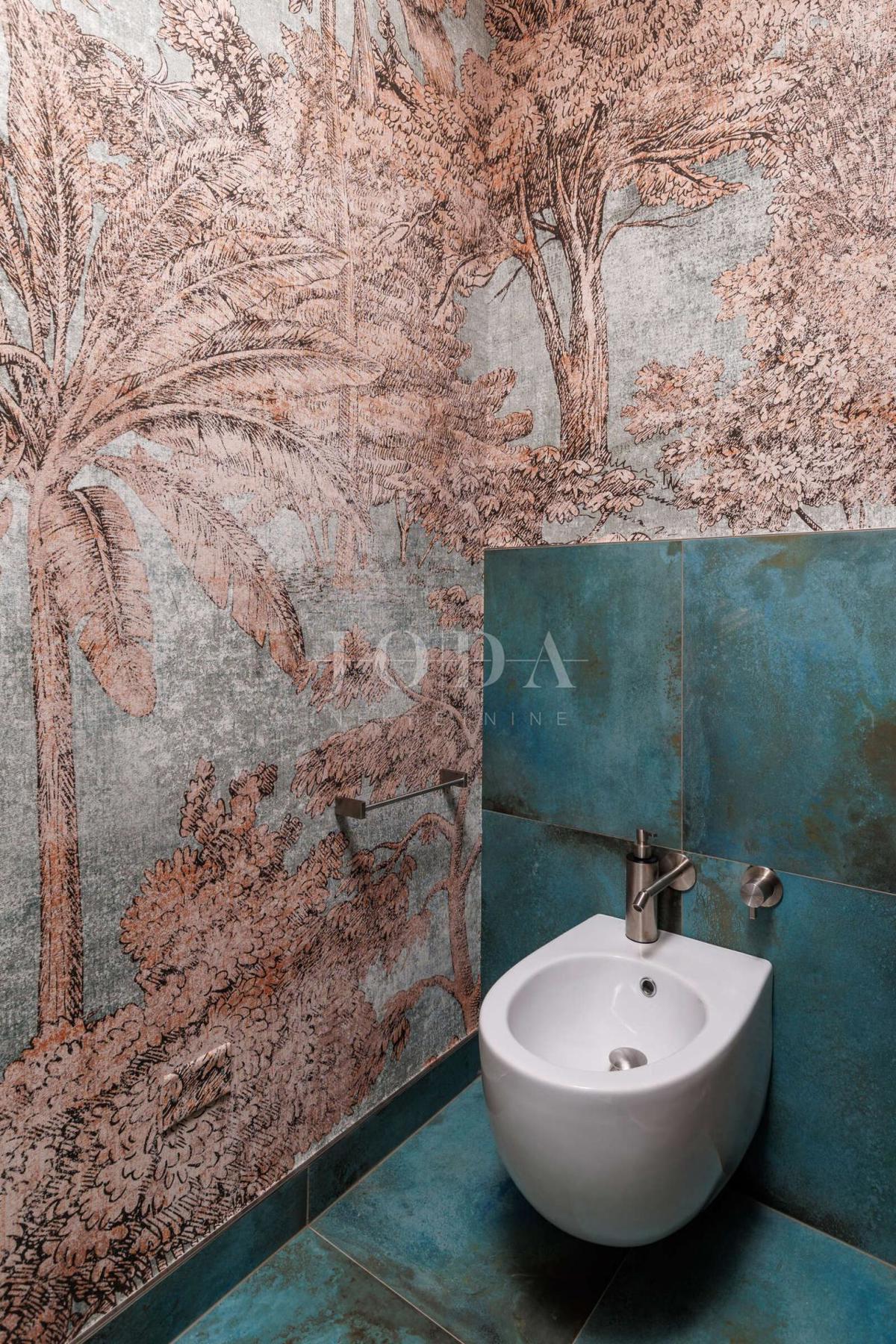 Luksuzna hiša v prvi vrsti do morja