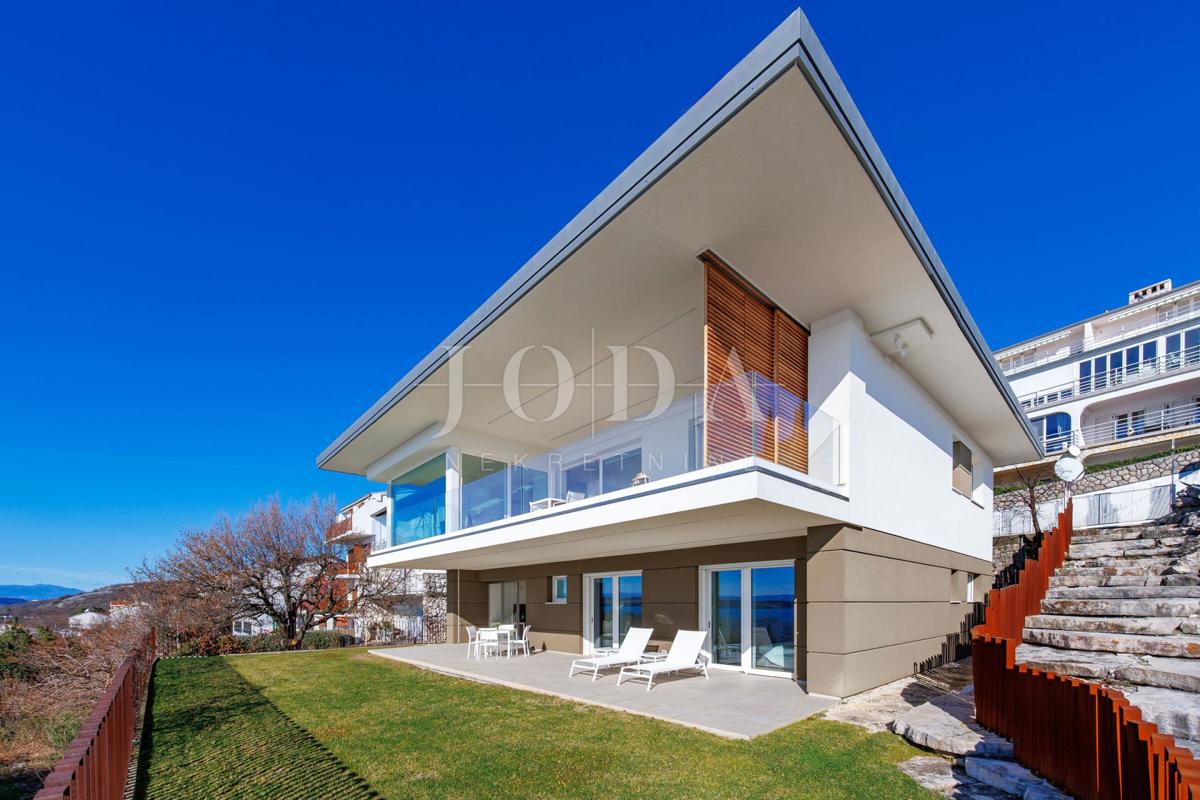 Luksuzna hiša v prvi vrsti do morja