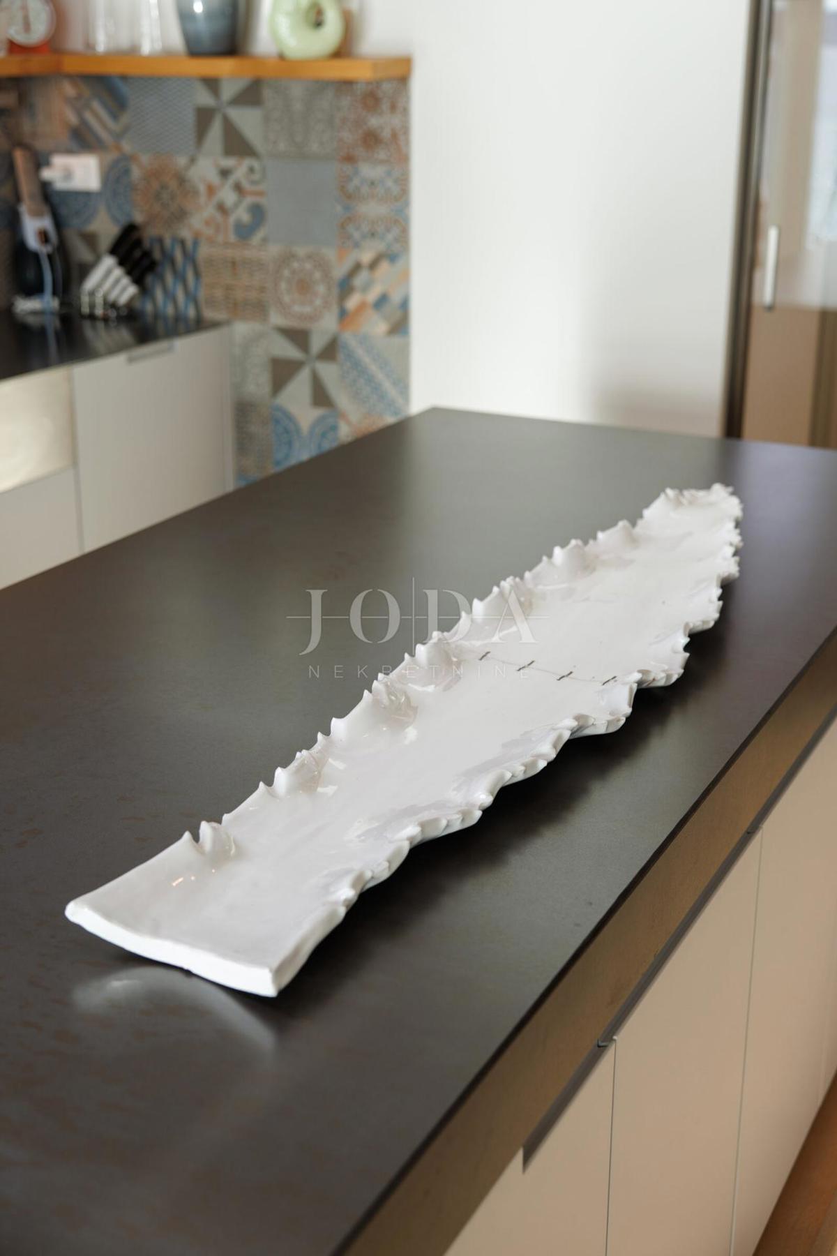 Luksuzna hiša v prvi vrsti do morja