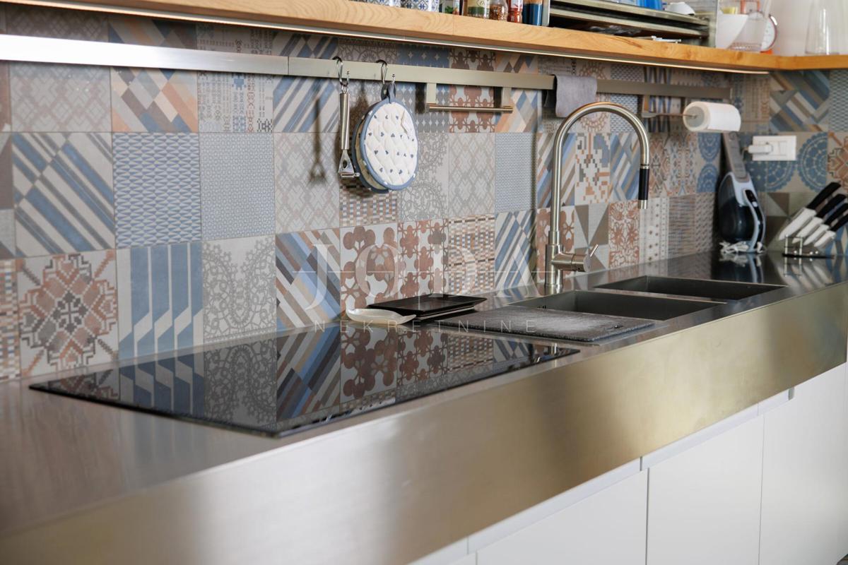 Luksuzna hiša v prvi vrsti do morja