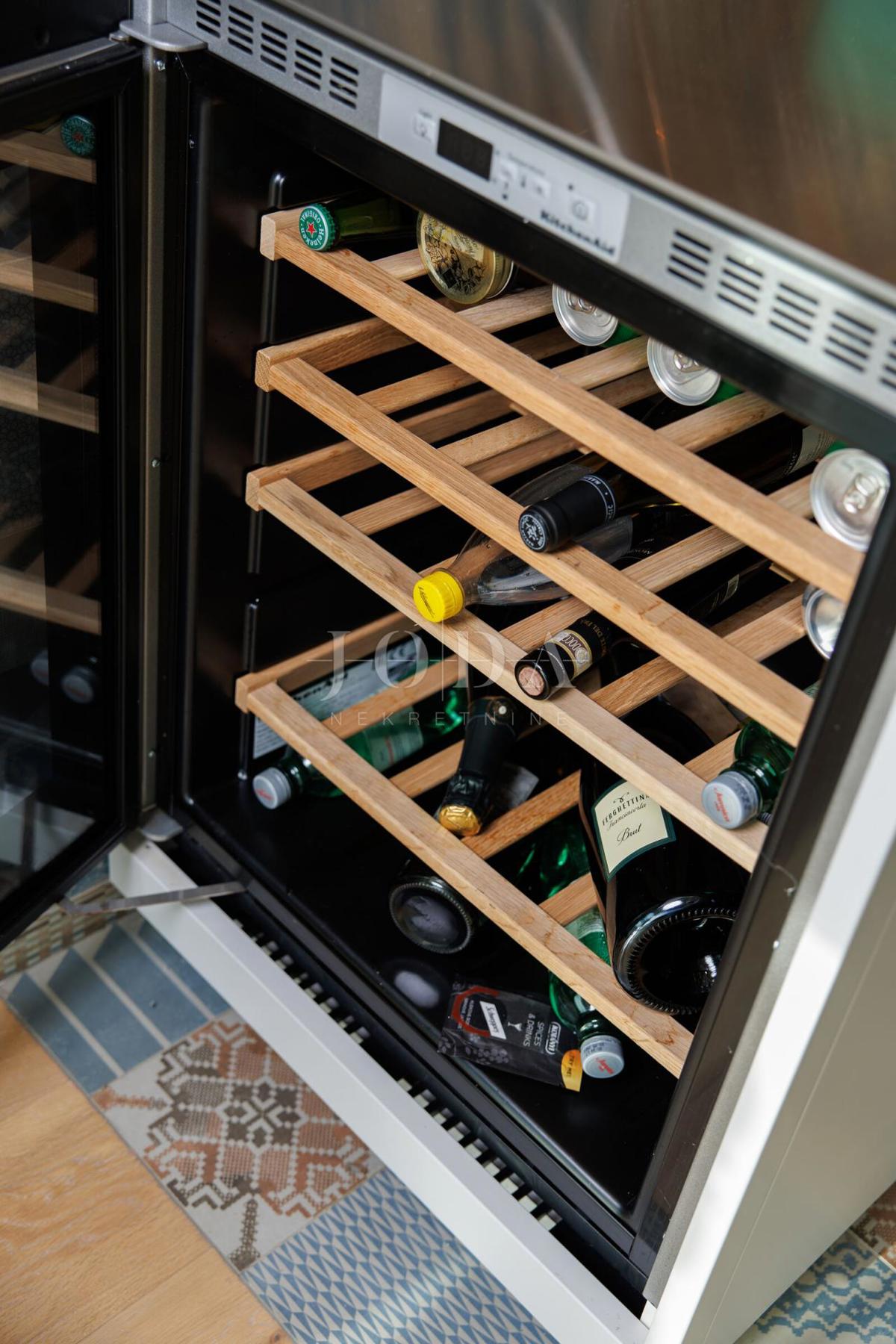 Luksuzna hiša v prvi vrsti do morja