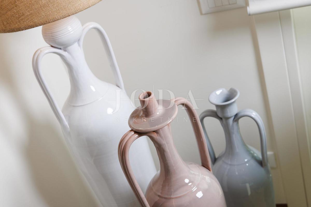 Luksuzna hiša v prvi vrsti do morja