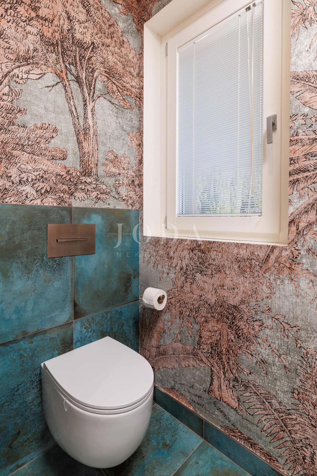 Luksuzna hiša v prvi vrsti do morja