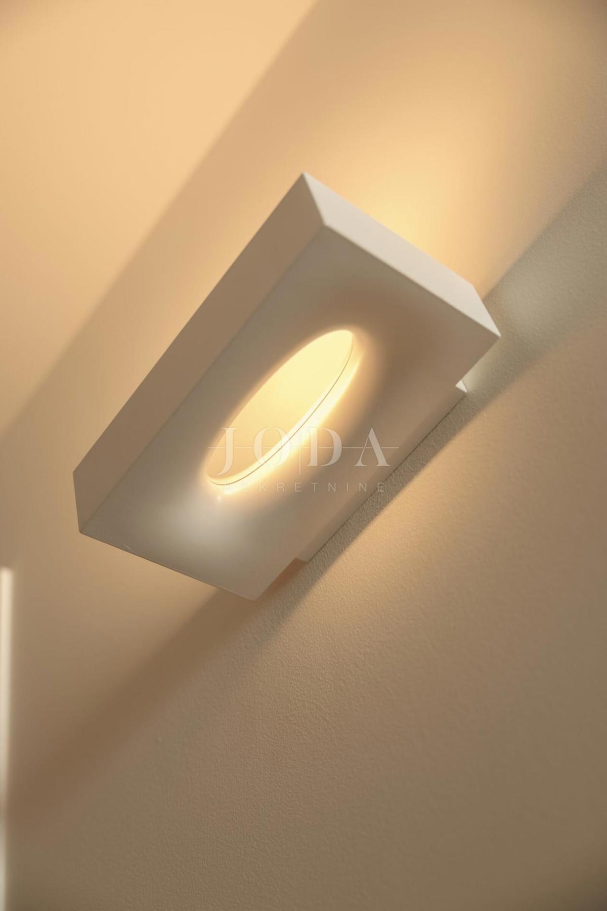 Luksuzna hiša v prvi vrsti do morja