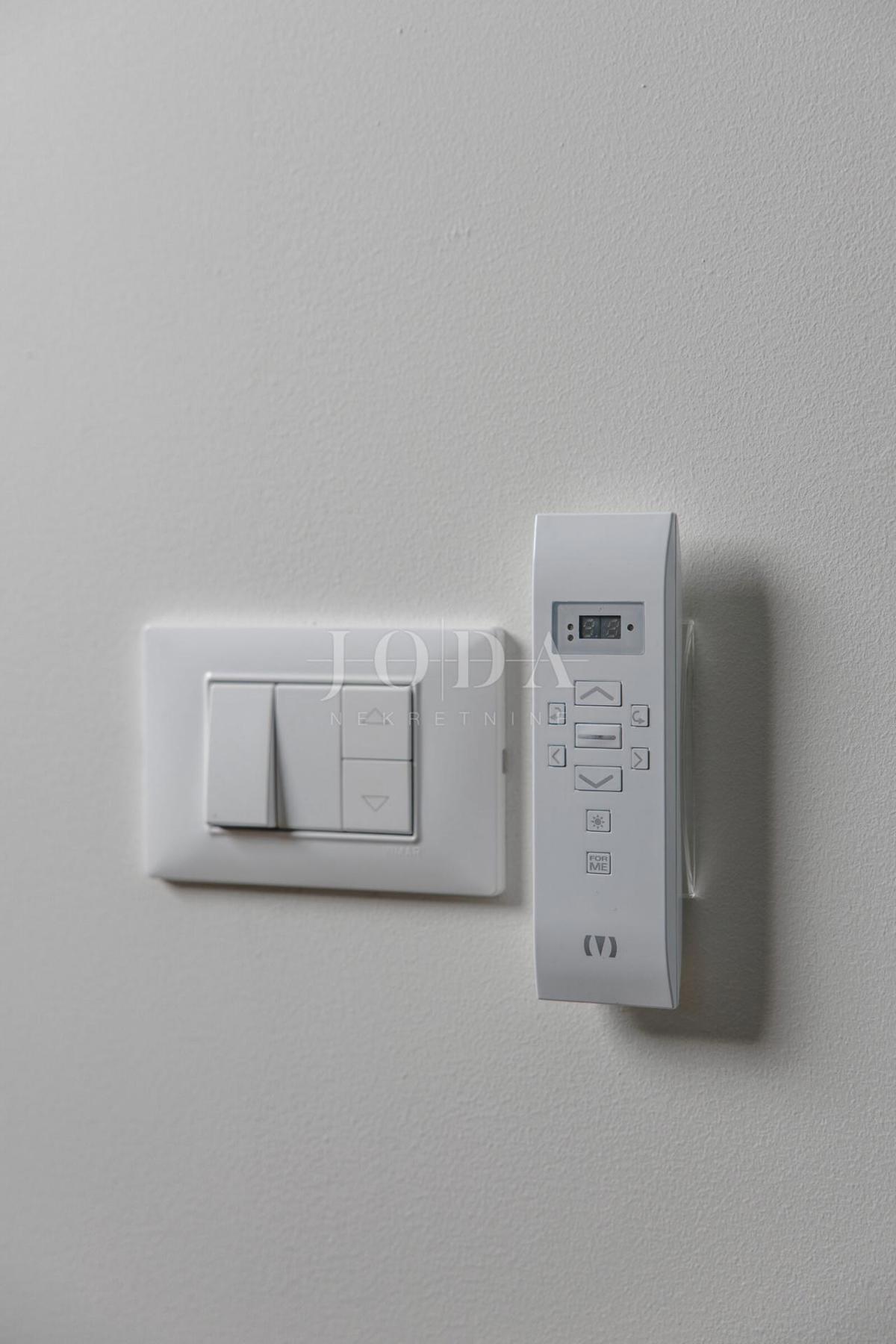 Luksuzna hiša v prvi vrsti do morja