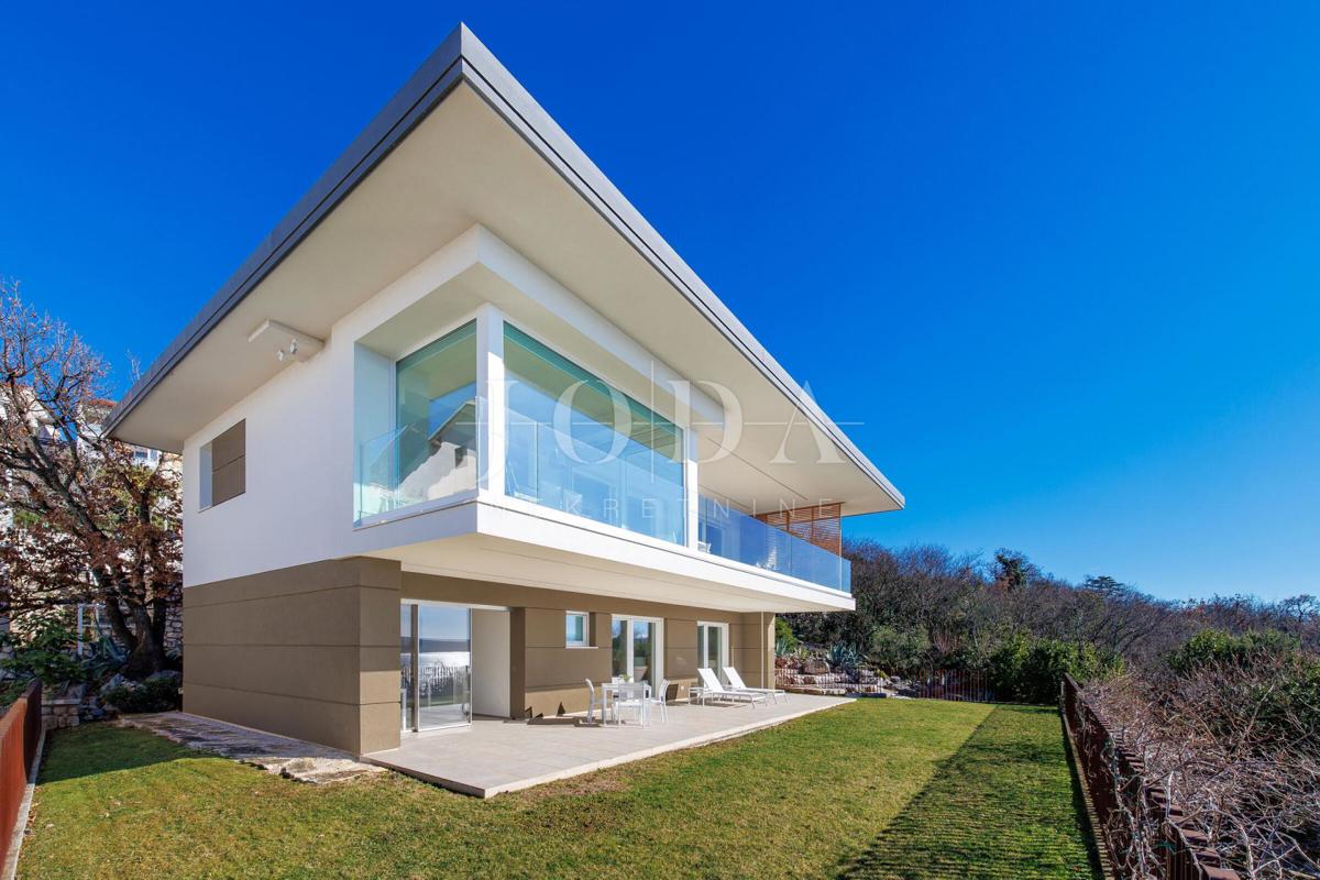 Luksuzna hiša v prvi vrsti do morja