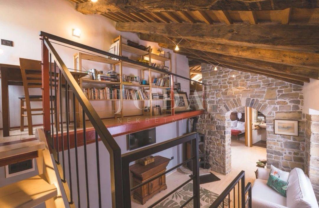 Hiša Oprtalj, 167m2