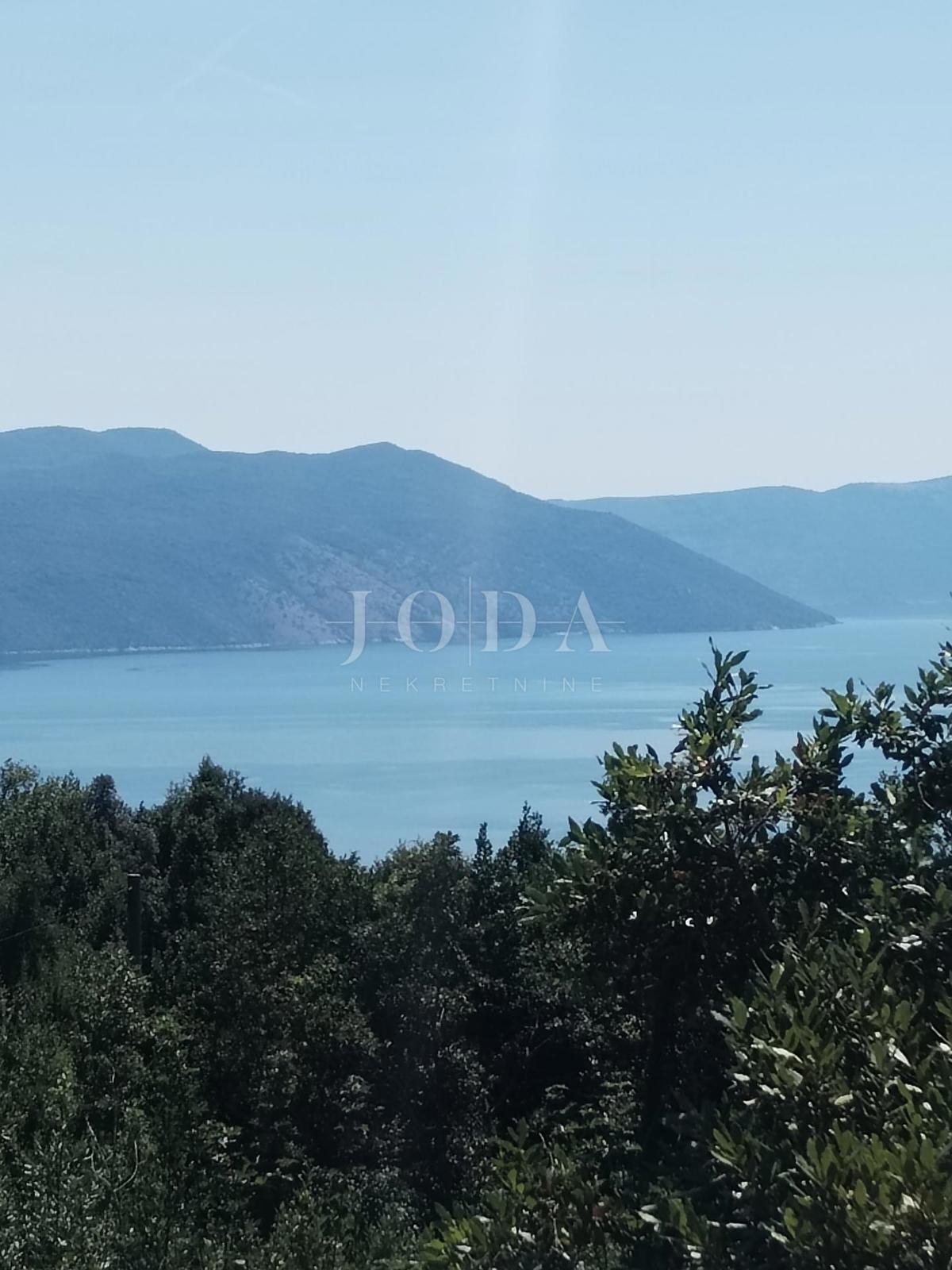 Zemljišče Plomin, Kršan, 1.018m2