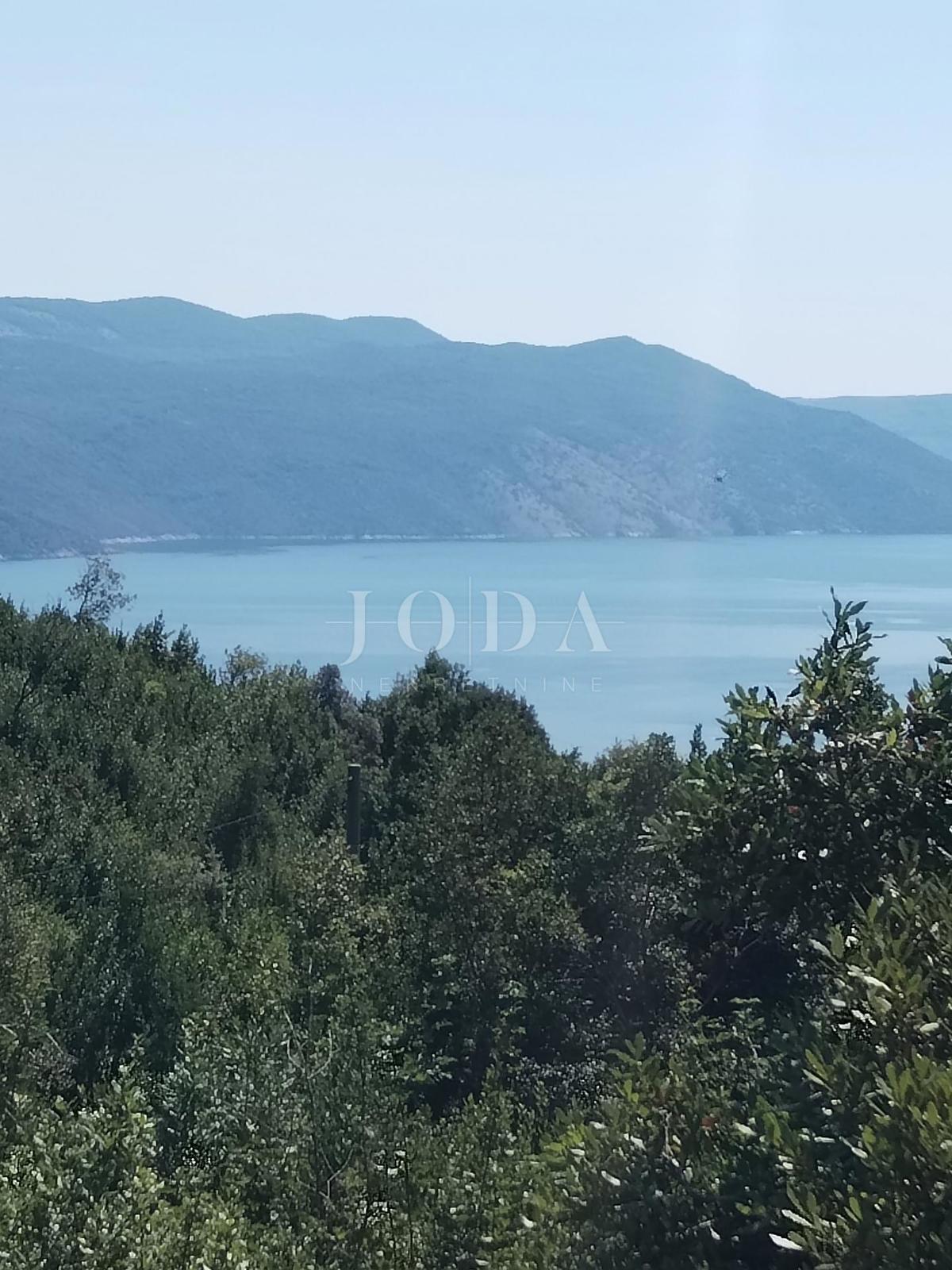 Zemljišče Plomin, Kršan, 1.018m2