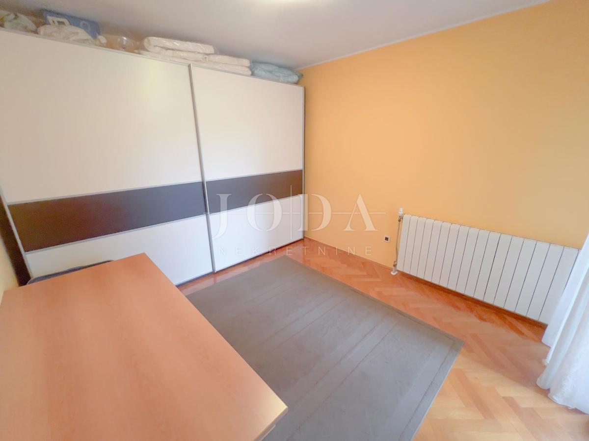 Grobnik, samostojna hiša s poslovnim prostorom na velikem zemljišču