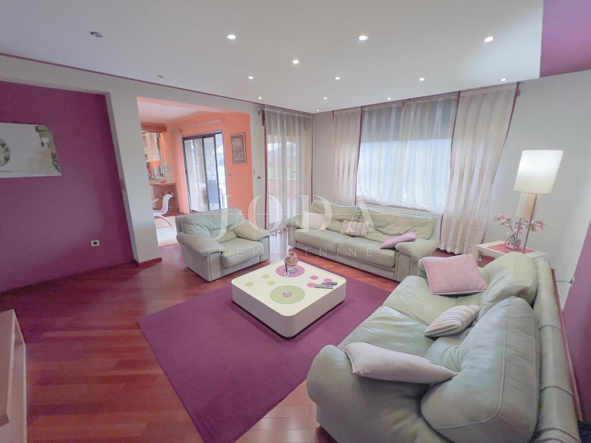 Grobnik, samostojna hiša s poslovnim prostorom na velikem zemljišču