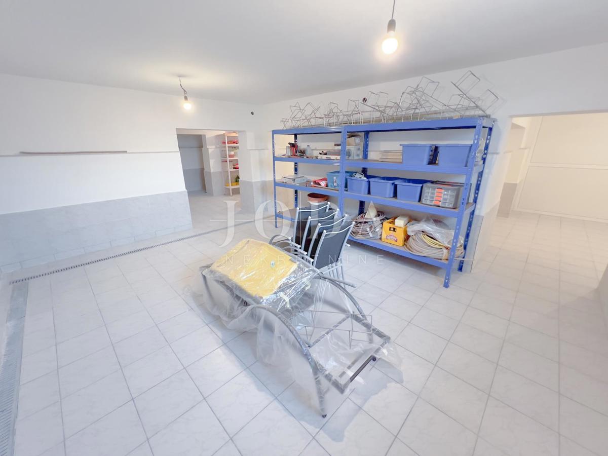 Grobnik, samostojna hiša s poslovnim prostorom na velikem zemljišču