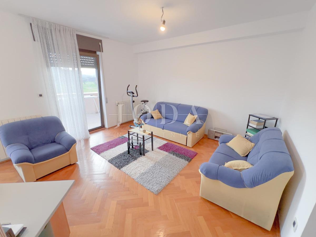 Grobnik, samostojna hiša s poslovnim prostorom na velikem zemljišču