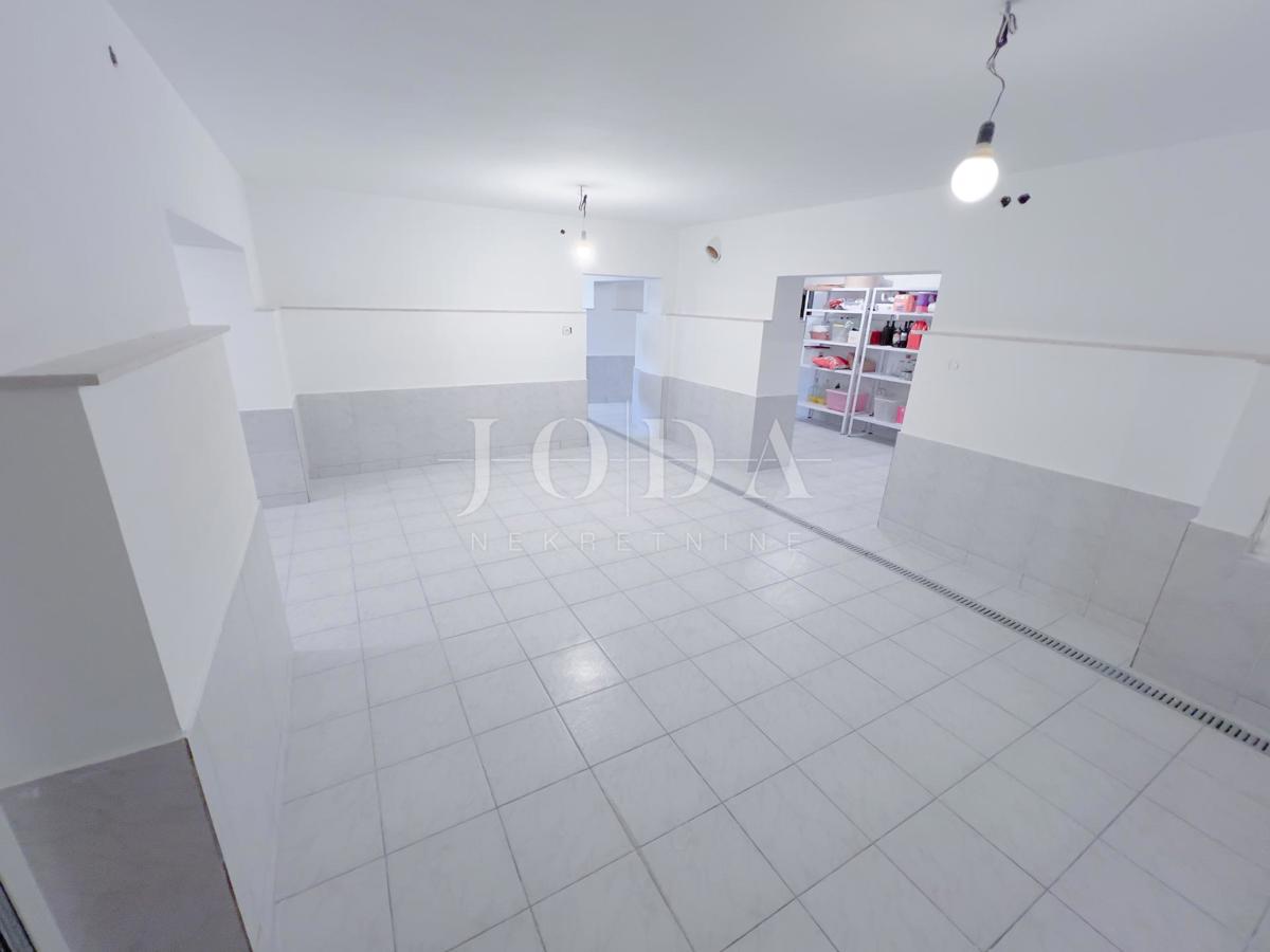 Grobnik, samostojna hiša s poslovnim prostorom na velikem zemljišču