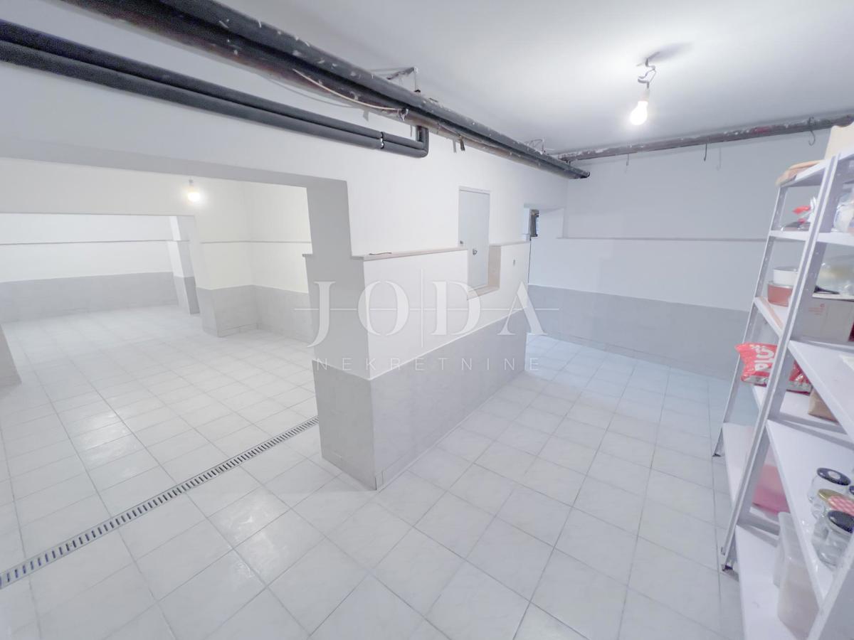 Grobnik, samostojna hiša s poslovnim prostorom na velikem zemljišču