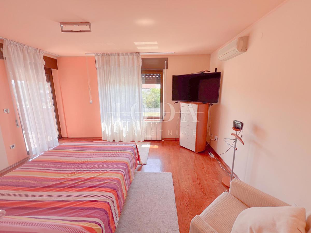 Grobnik, samostojna hiša s poslovnim prostorom na velikem zemljišču