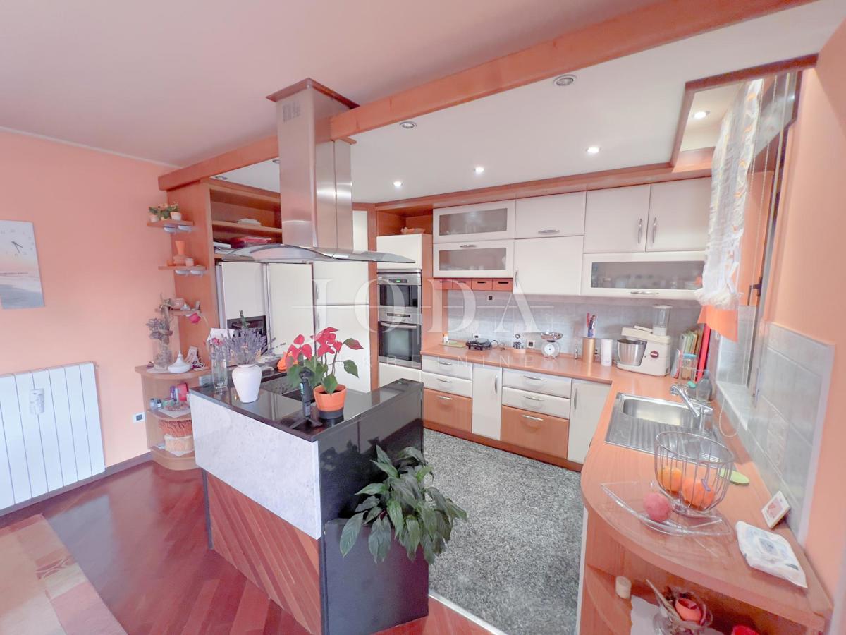 Grobnik, samostojna hiša s poslovnim prostorom na velikem zemljišču