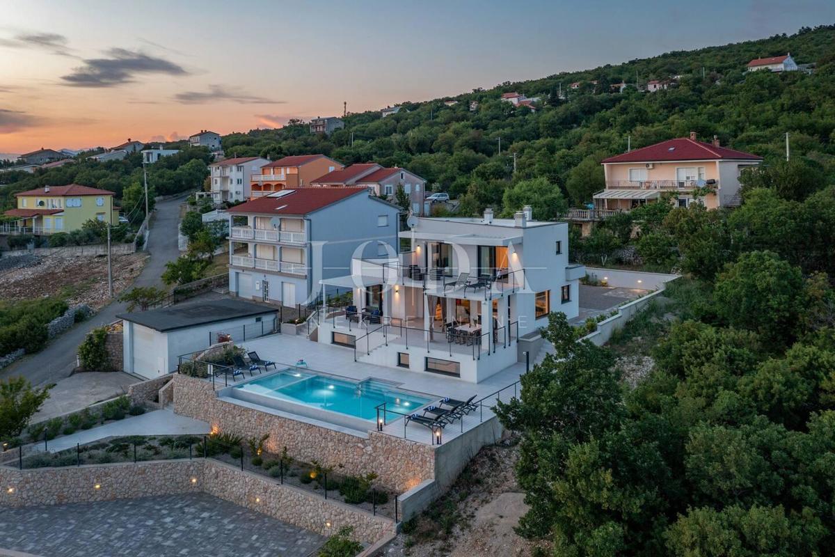 Hiša Šmrika, Kraljevica, 250m2
