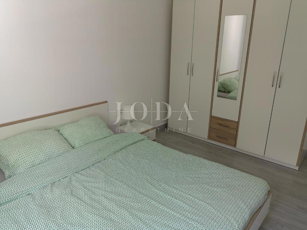 Dramalj, na novo prenovljena hiša s petimi apartmaji in bazenom