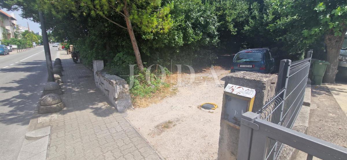 Očarljiva stara hiša na vrhunski lokaciji v Crikvenici - le nekaj korakov stran od peščene plaže in središča mesta