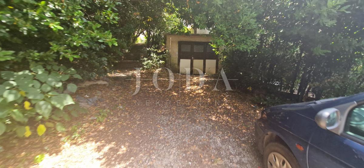 Očarljiva stara hiša na vrhunski lokaciji v Crikvenici - le nekaj korakov stran od peščene plaže in središča mesta