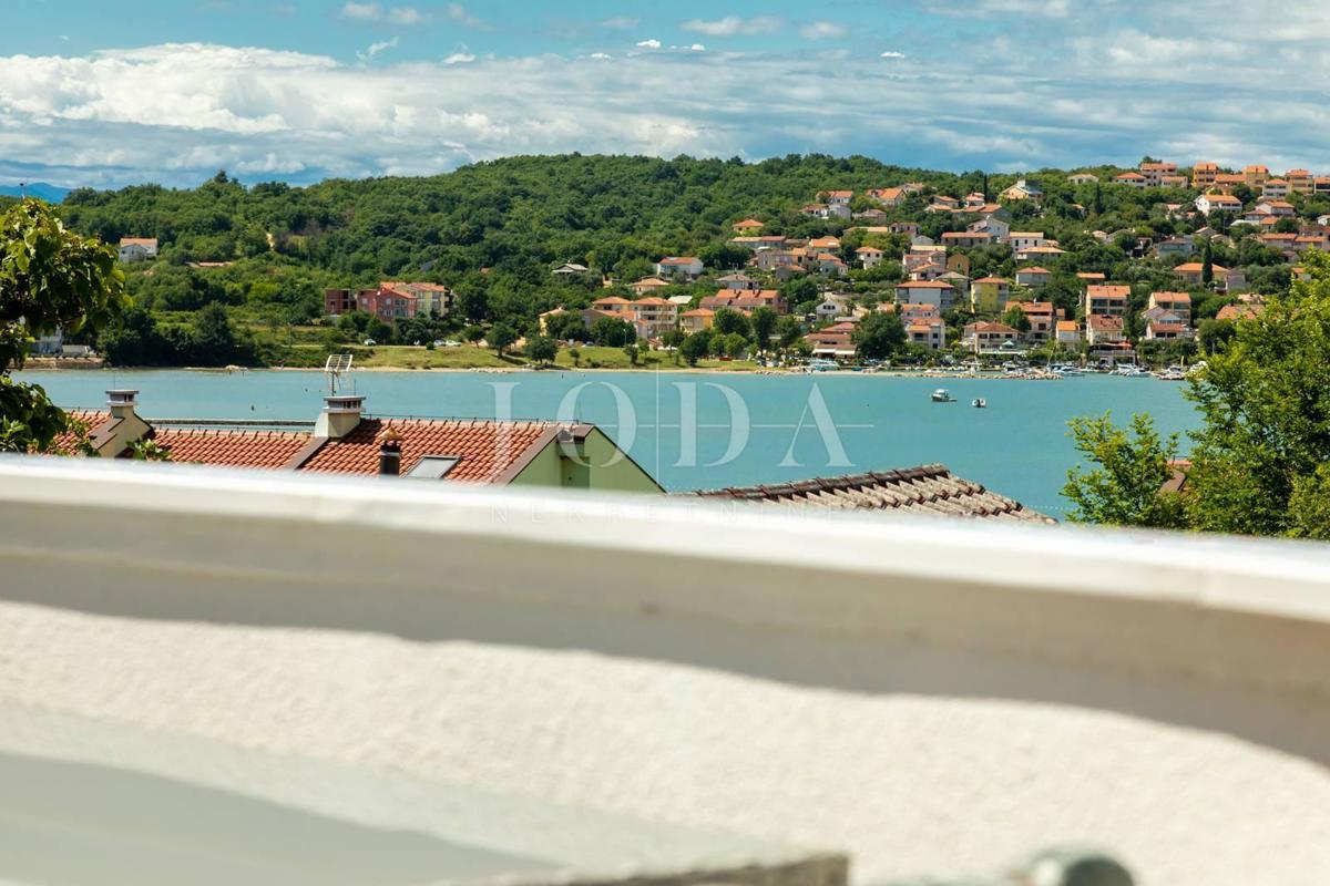 Soline, dvojna kuća s bazenom 100m od mora