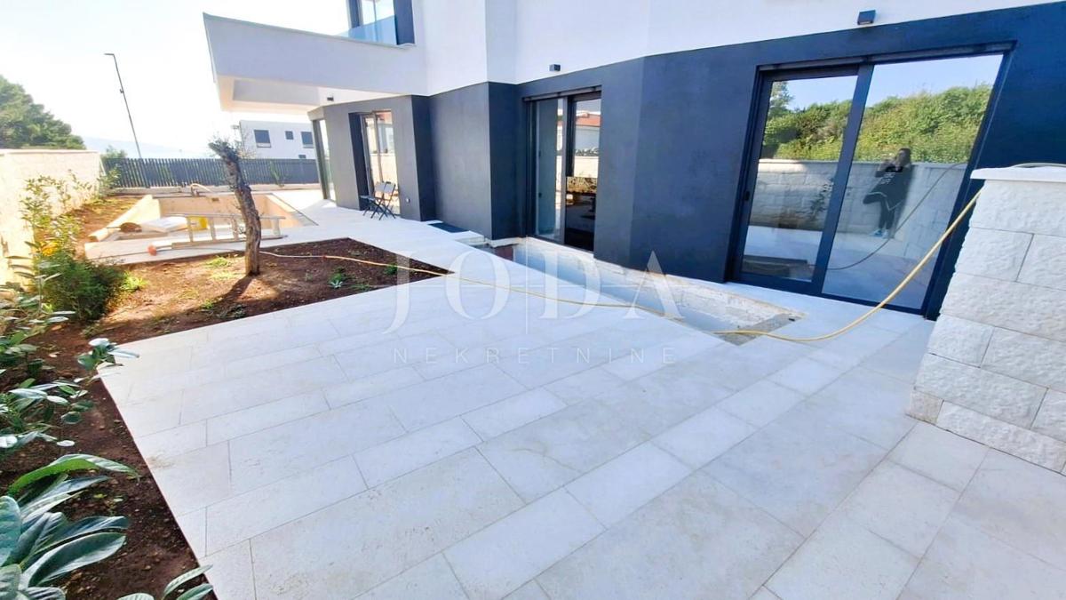 Luksuzen apartma z bazenom, otok Krk