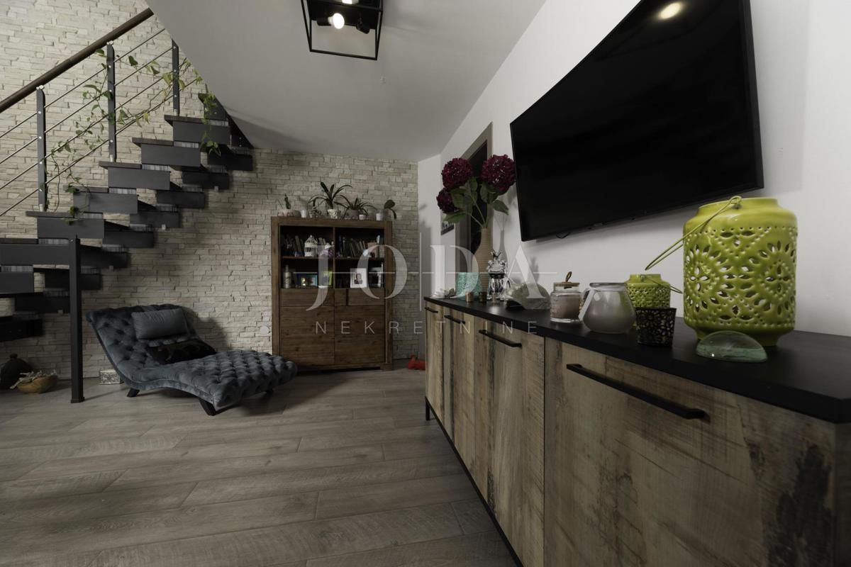 Luksuzna kamnita vila z bazenom, Vrbnik - otok Krk