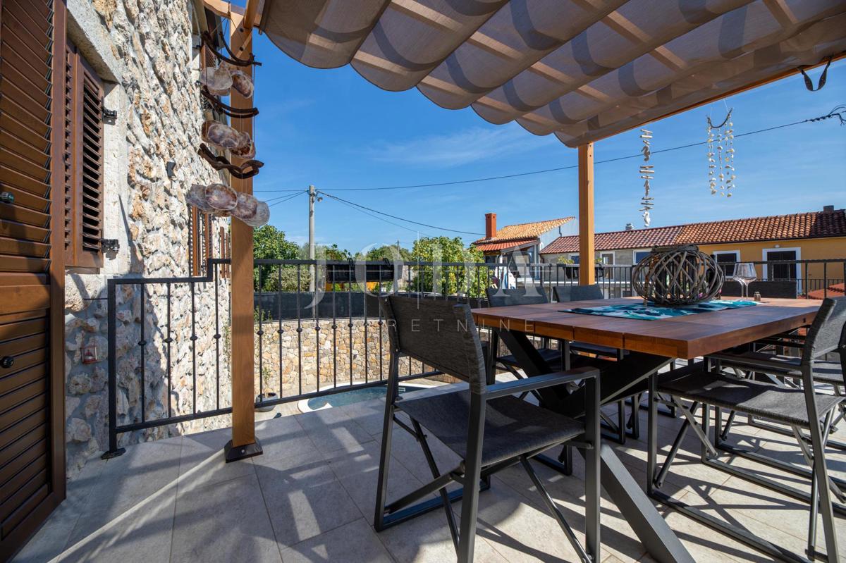 Luksuzna kamnita vila z bazenom, Vrbnik - otok Krk