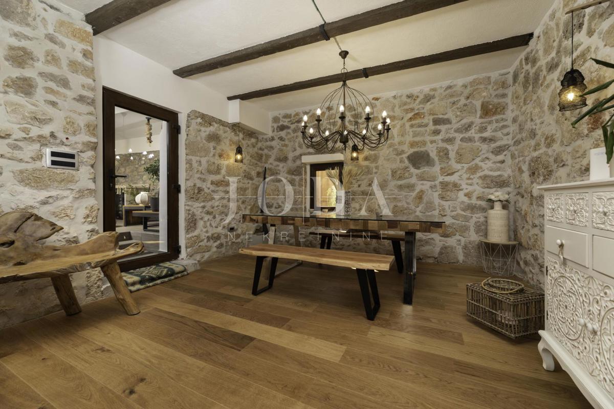 Luksuzna kamnita vila z bazenom, Vrbnik - otok Krk