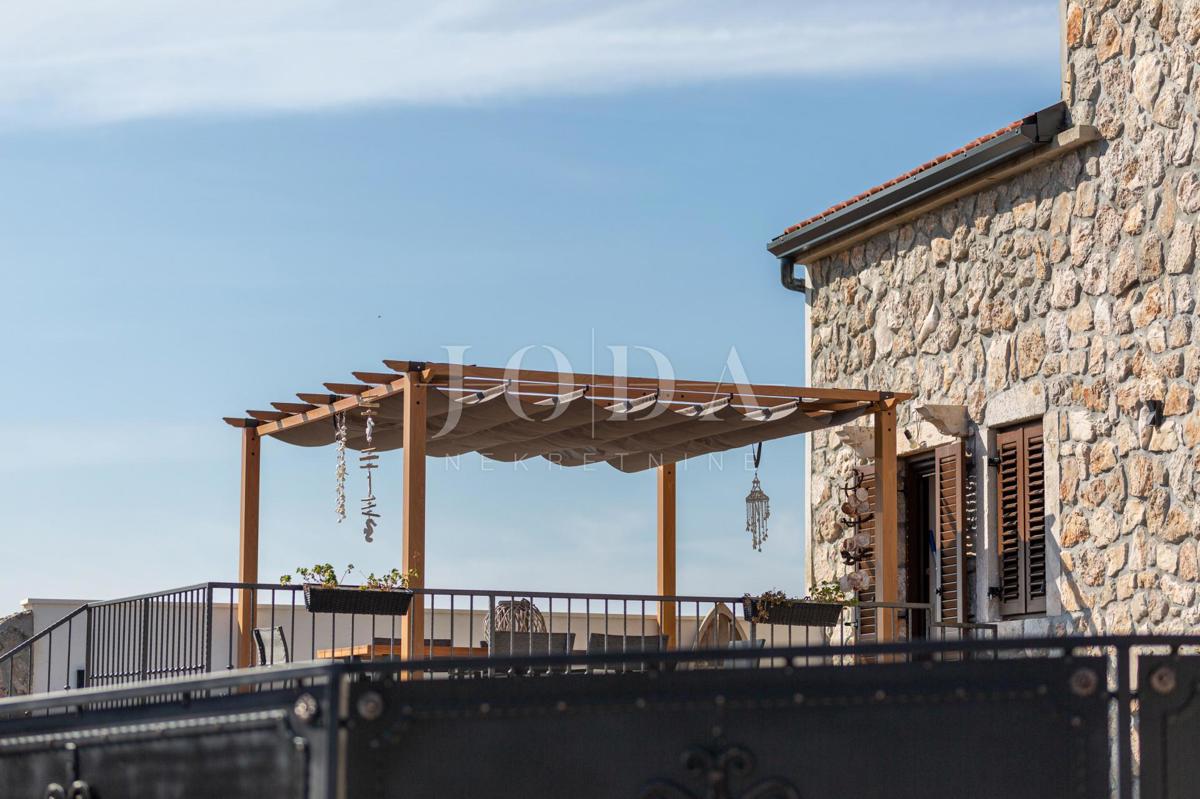 Luksuzna kamnita vila z bazenom, Vrbnik - otok Krk