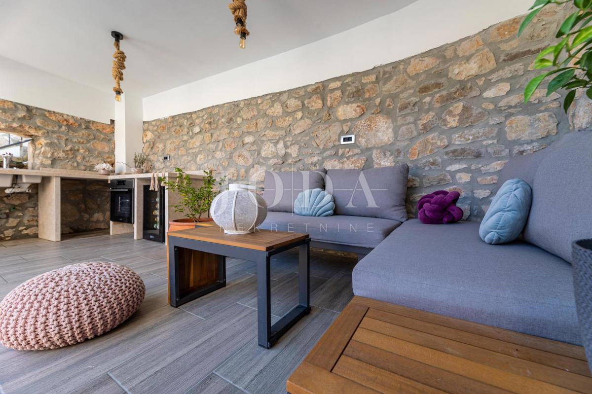 Luksuzna kamnita vila z bazenom, Vrbnik - otok Krk