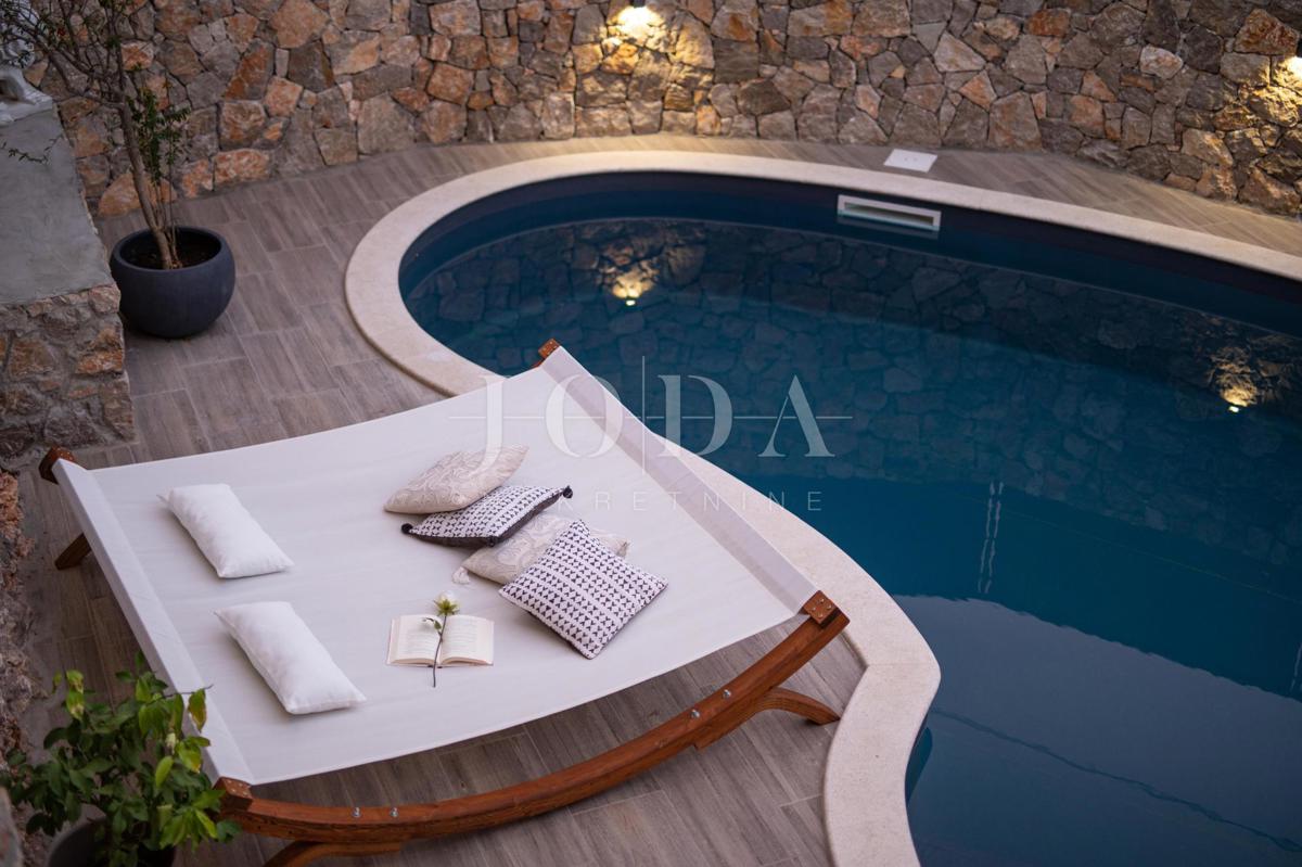 Luksuzna kamnita vila z bazenom, Vrbnik - otok Krk