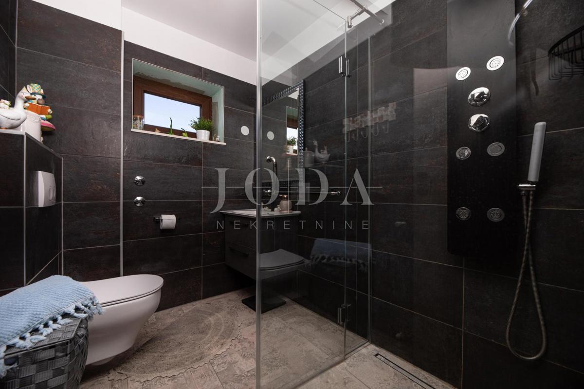 Luksuzna kamnita vila z bazenom, Vrbnik - otok Krk