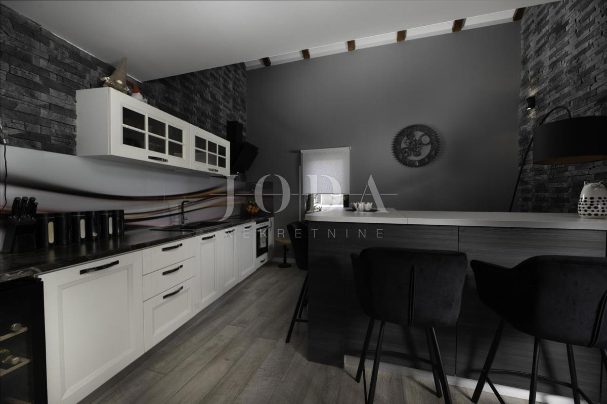 Luksuzna kamnita vila z bazenom, Vrbnik - otok Krk