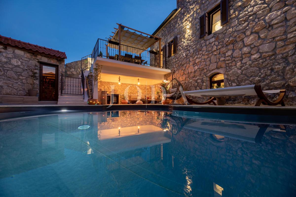 Luksuzna kamnita vila z bazenom, Vrbnik - otok Krk