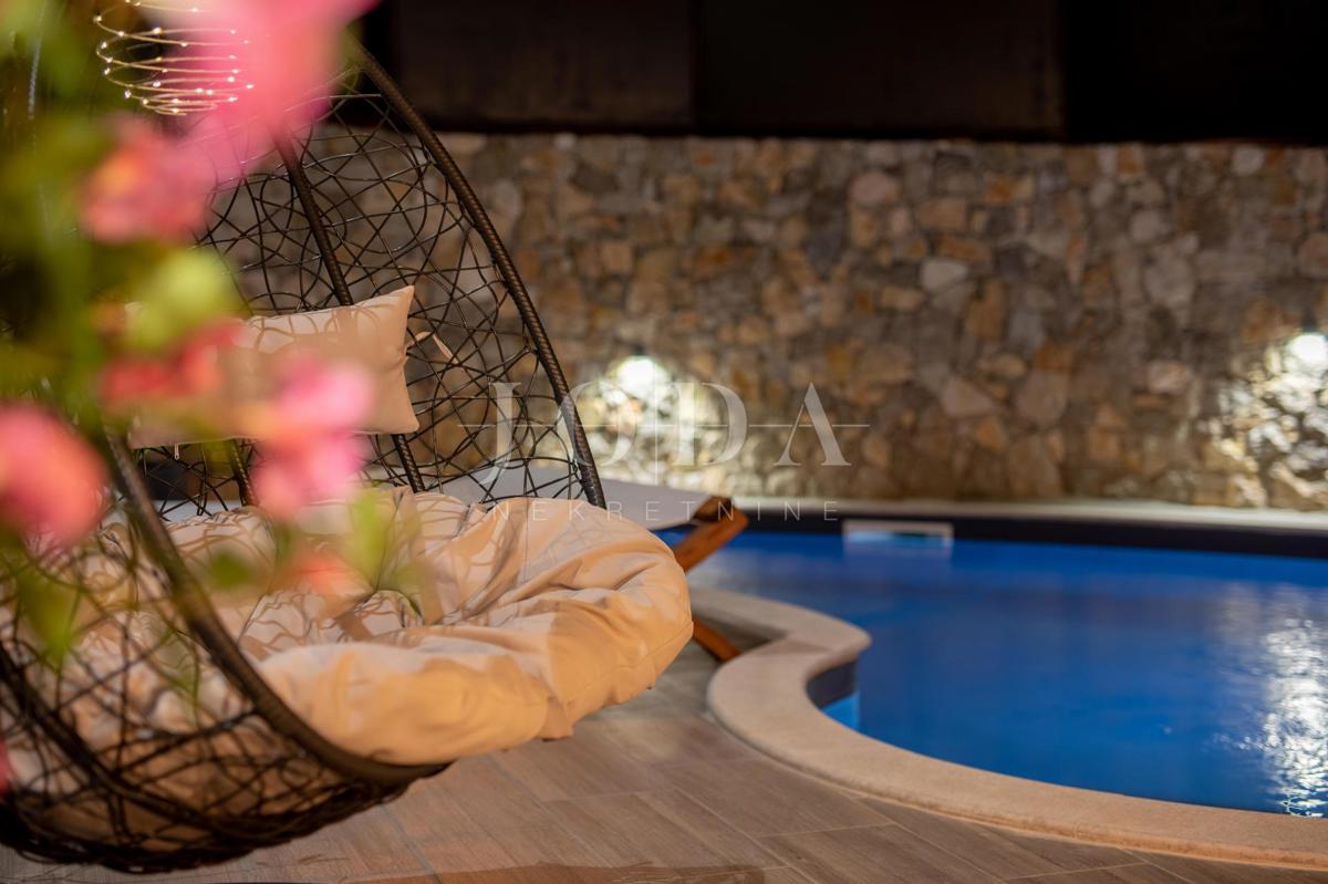 Luksuzna kamnita vila z bazenom, Vrbnik - otok Krk