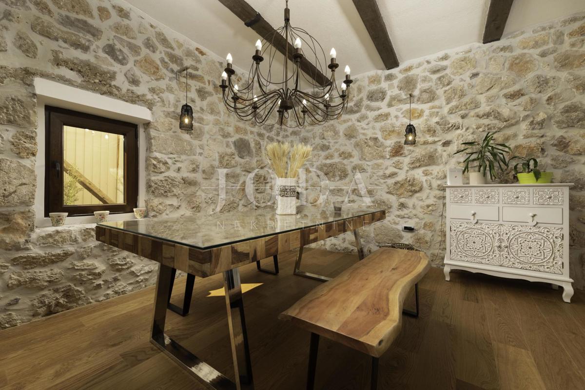 Luksuzna kamnita vila z bazenom, Vrbnik - otok Krk