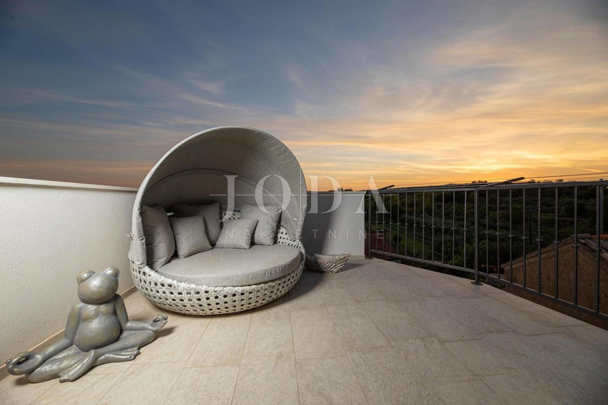 Luksuzna kamnita vila z bazenom, Vrbnik - otok Krk