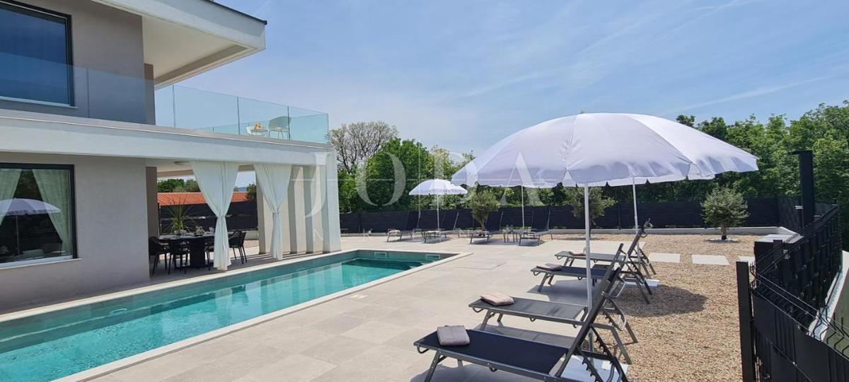 Otok Krk, okolica Vrbnika, moderna novogradnja z bazenom