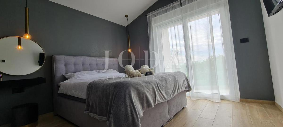 Otok Krk, okolica Vrbnika, moderna novogradnja z bazenom