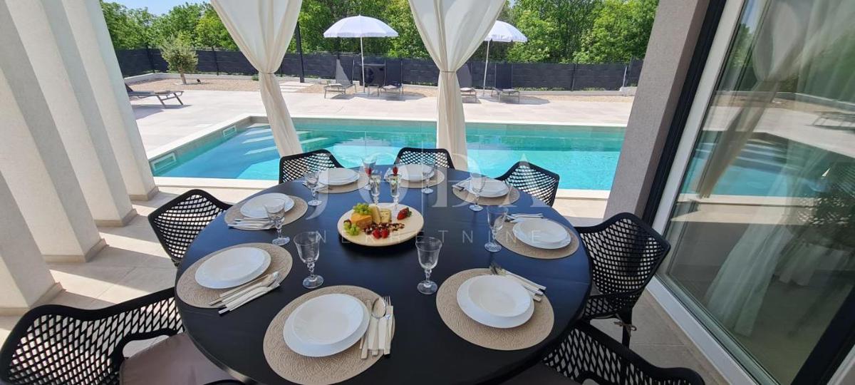 Otok Krk, okolica Vrbnika, moderna novogradnja z bazenom