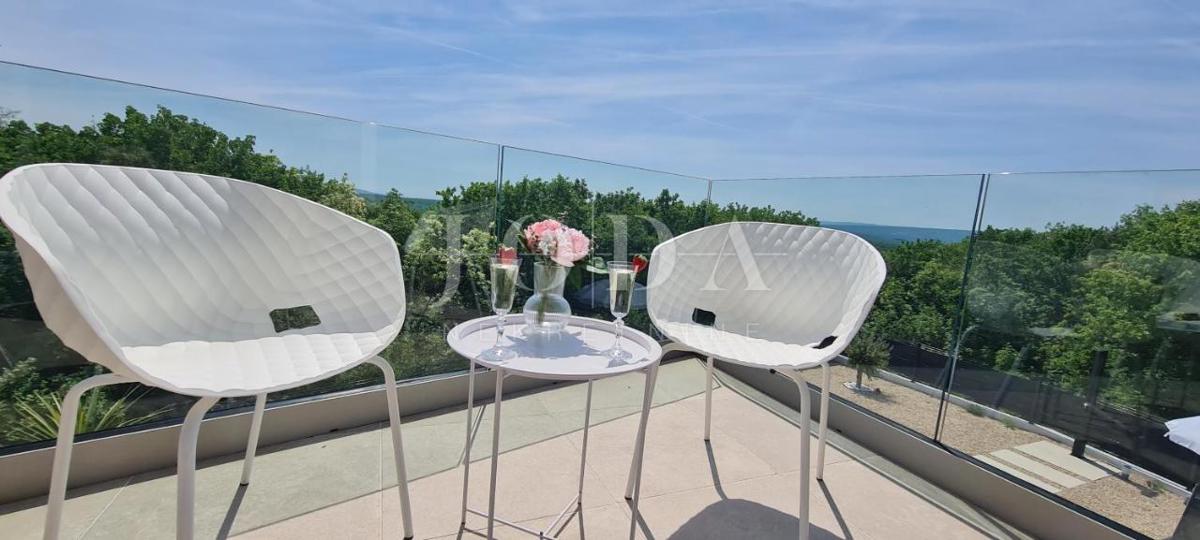 Otok Krk, okolica Vrbnika, moderna novogradnja z bazenom