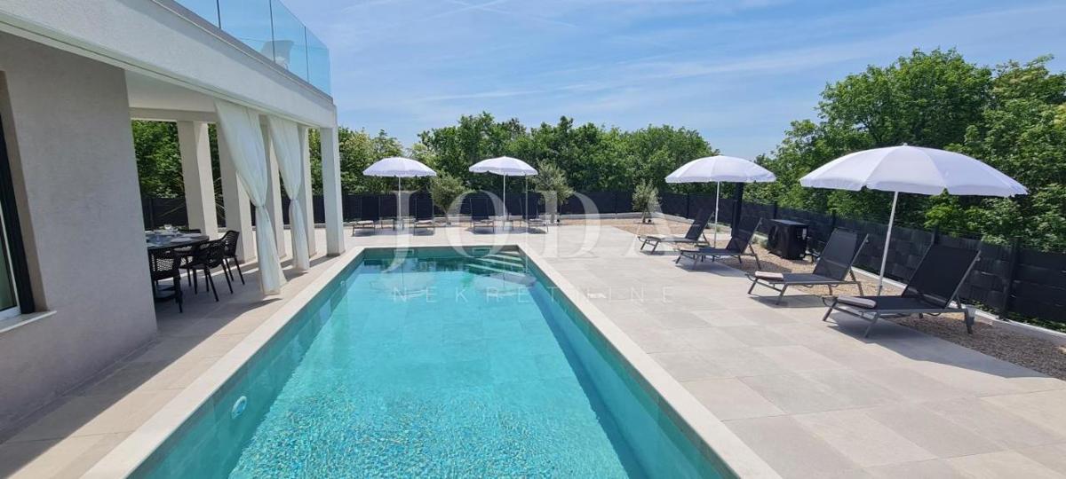 Otok Krk, okolica Vrbnika, moderna novogradnja z bazenom