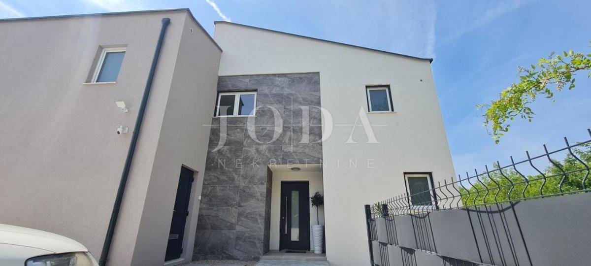 Otok Krk, okolica Vrbnika, moderna novogradnja z bazenom