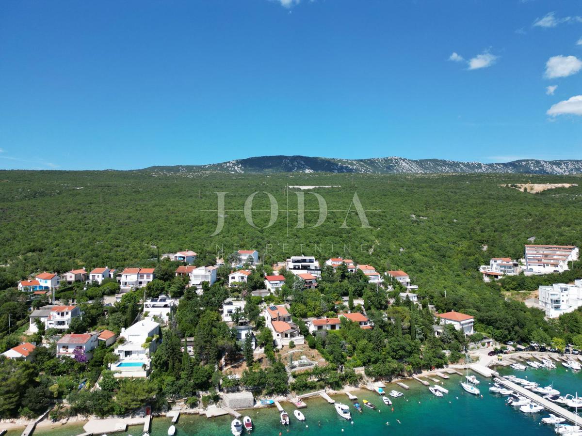 Moderna hiša Jadranovo v bližini morja
