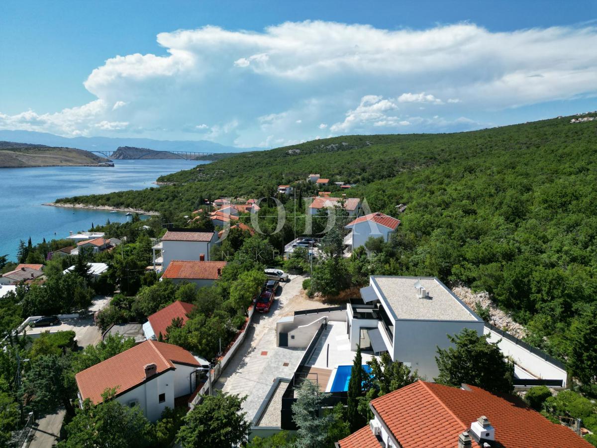 Moderna hiša Jadranovo v bližini morja