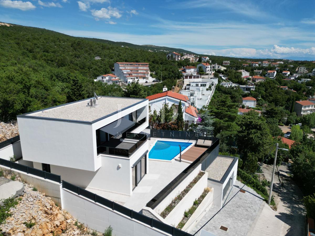 Moderna hiša Jadranovo v bližini morja